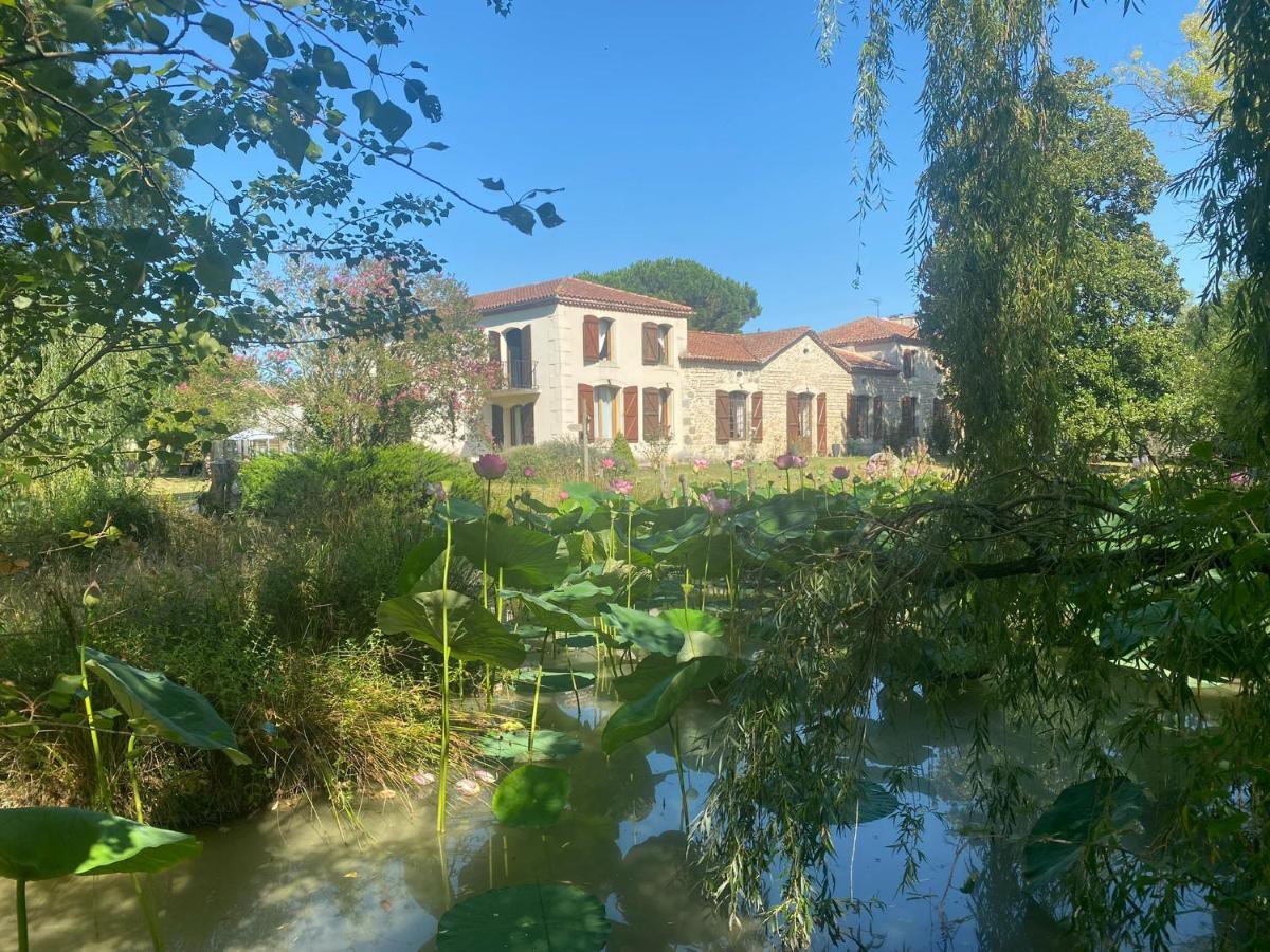 Domaine De Baise Bed & Breakfast Feugarolles Екстериор снимка