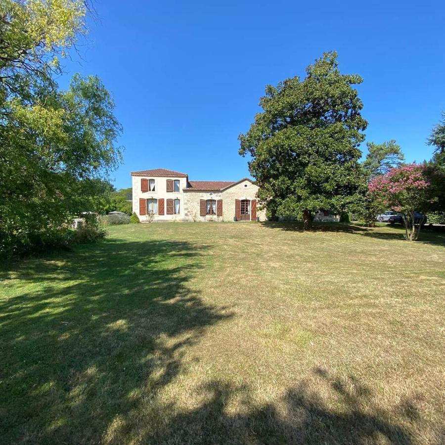 Domaine De Baise Bed & Breakfast Feugarolles Екстериор снимка